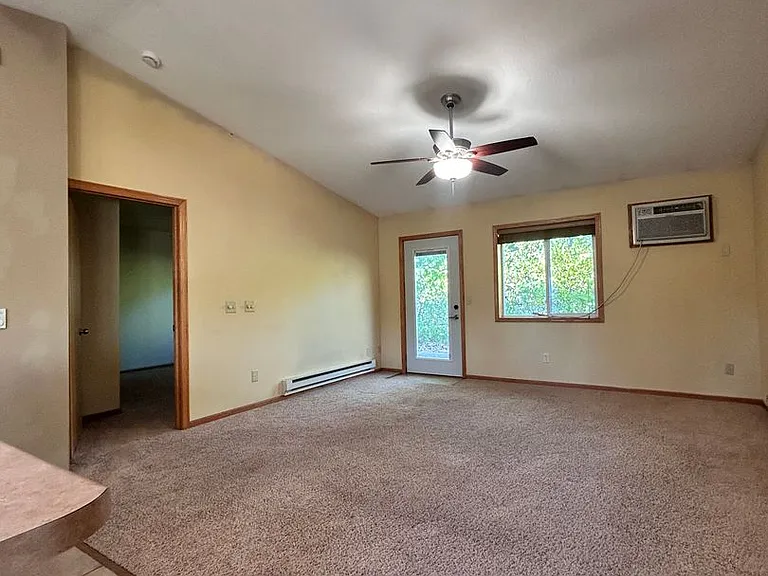 1027 Dutchman Dr — Photo 4