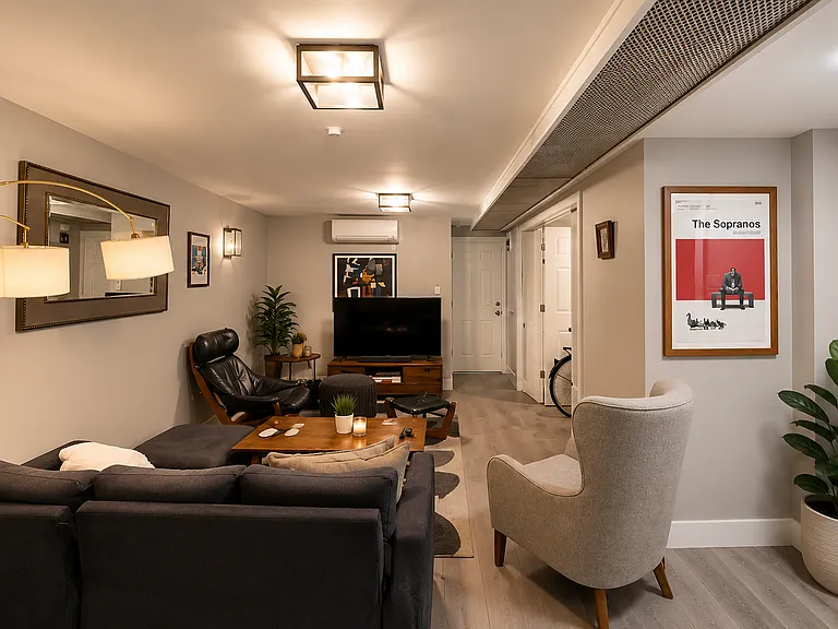 1652 Cornelia St #1 — Photo 12