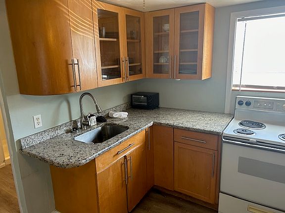 3rd image of 706 NE Dixie Hwy #1