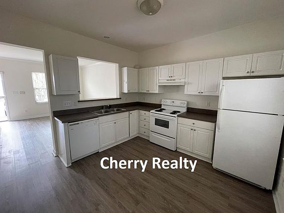 3rd image of 140 Blue Crest Ln