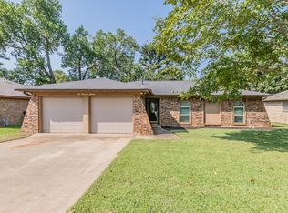 2013 Memphis Dr, Bedford, TX 76022