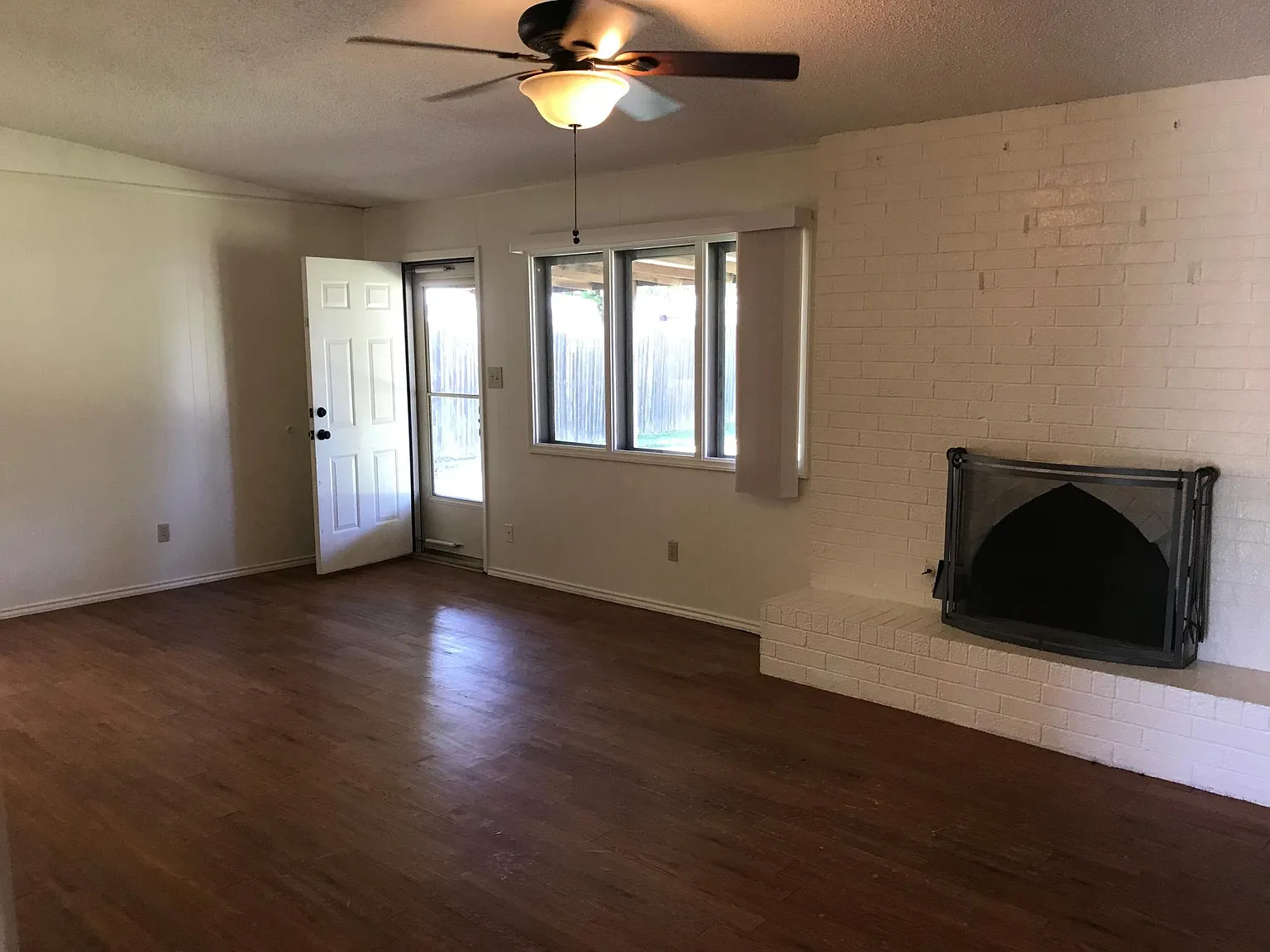 4 bed, 2.5 bath, 1785 sqft, $2,200 — Photo 1