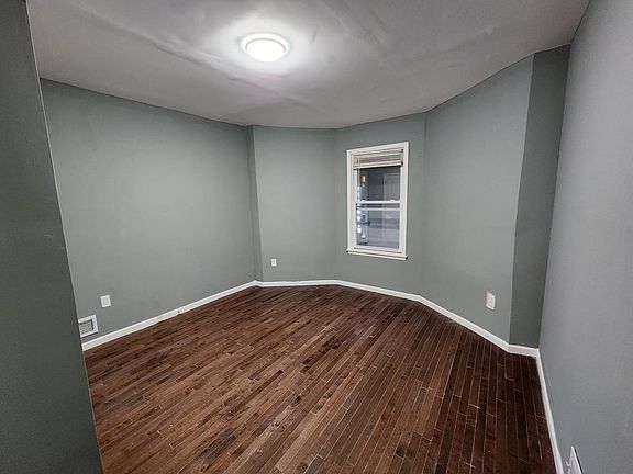 3rd image of 111 Isabella Ave #1