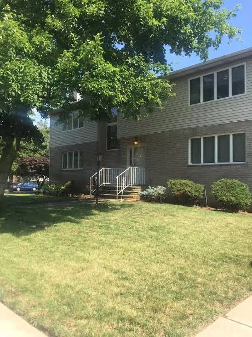 242 Chelsea St photo 1