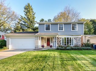 2074 Yorktown Dr, Ann Arbor, MI 48105
