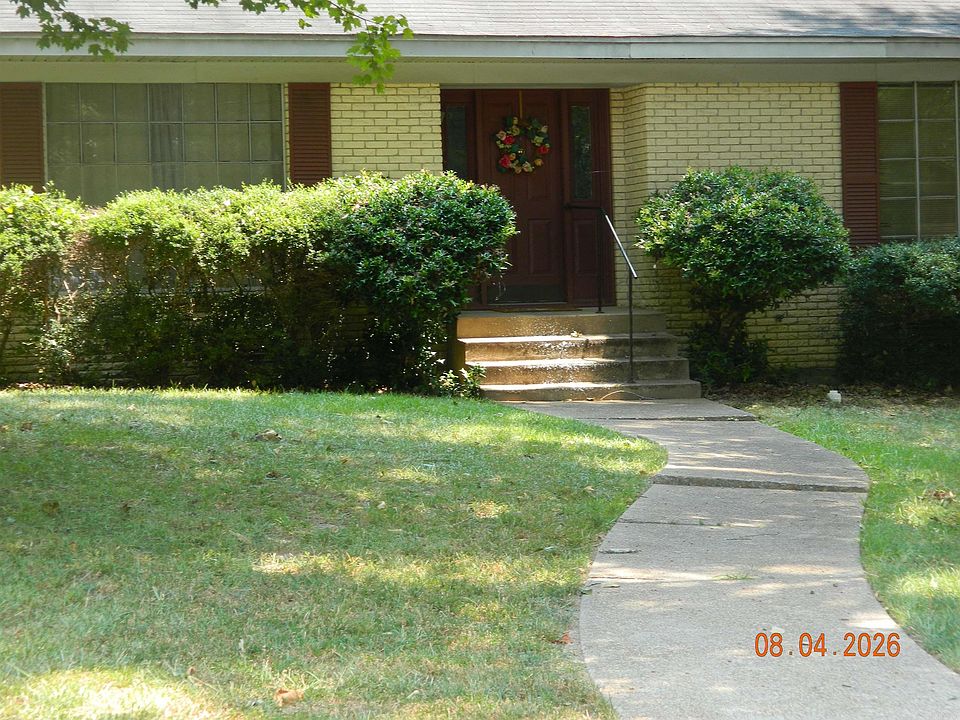 1st image of 121 Leewood Dr