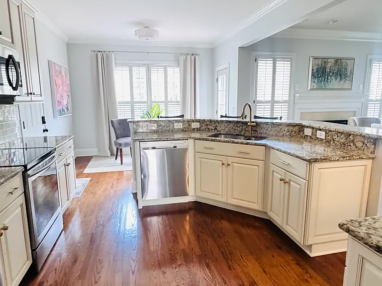 3313 Moores Glen Dr — Photo 9