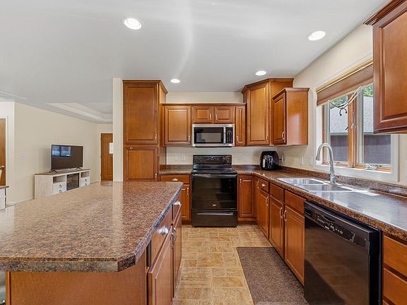 3rd image of 1103 Duke ESTATES