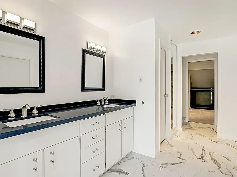 5300 Mercer St #9 — Photo 15