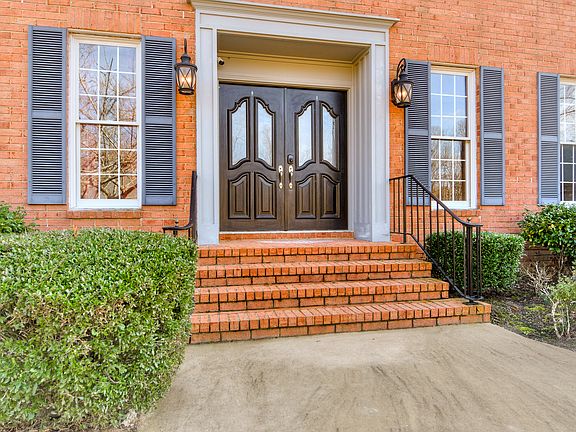 2nd image of 4117 Knollcrest Cir N