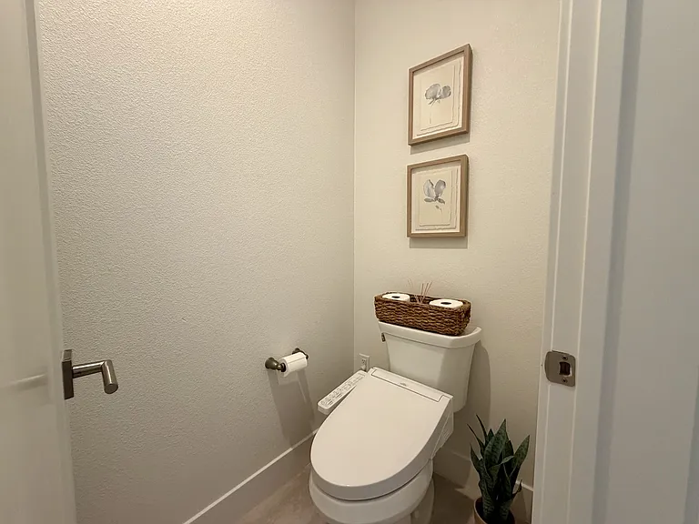 561 Pilgrim Dr — Photo 18