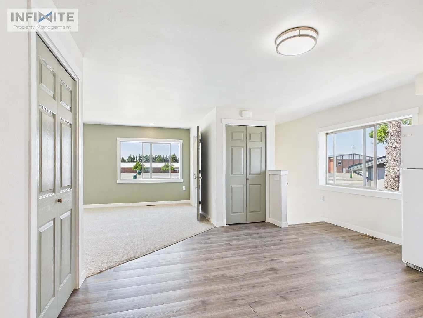 Bright and Airy Two Bedroom — Photo 2