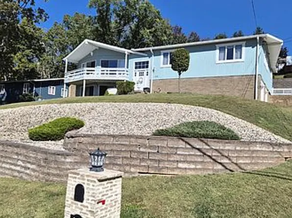 126 Canterbury Dr, Parkersburg, WV 26104