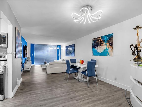 3rd image of 1825 W 44th Pl APT 401