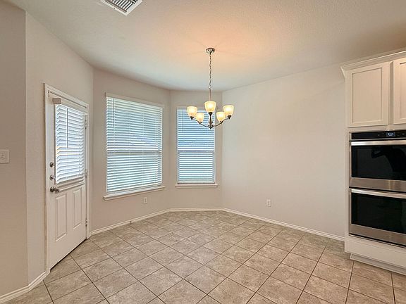 4th image of 9409 Farrier Ave