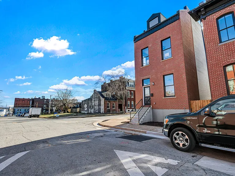 1000 Barton St — Photo 47