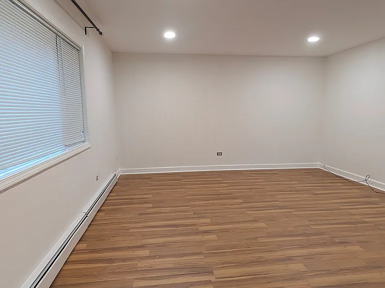 6361 N Paulina St #1B — Photo 3