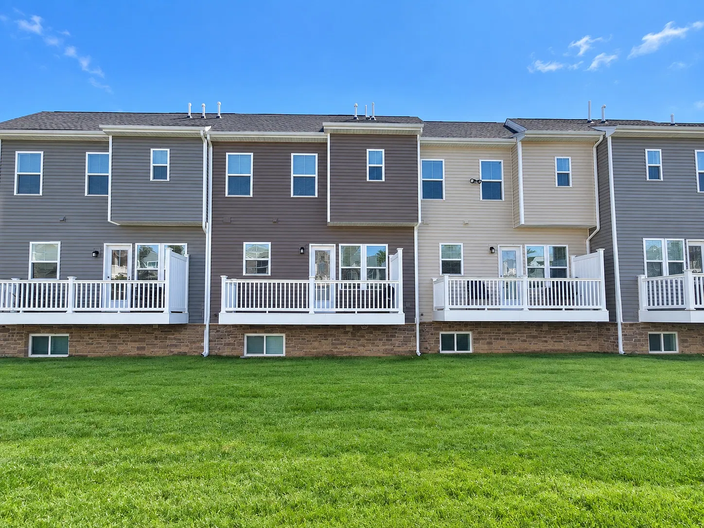 3 bed, 2.5 bath, 2000 sqft, $2,700 — Photo 3