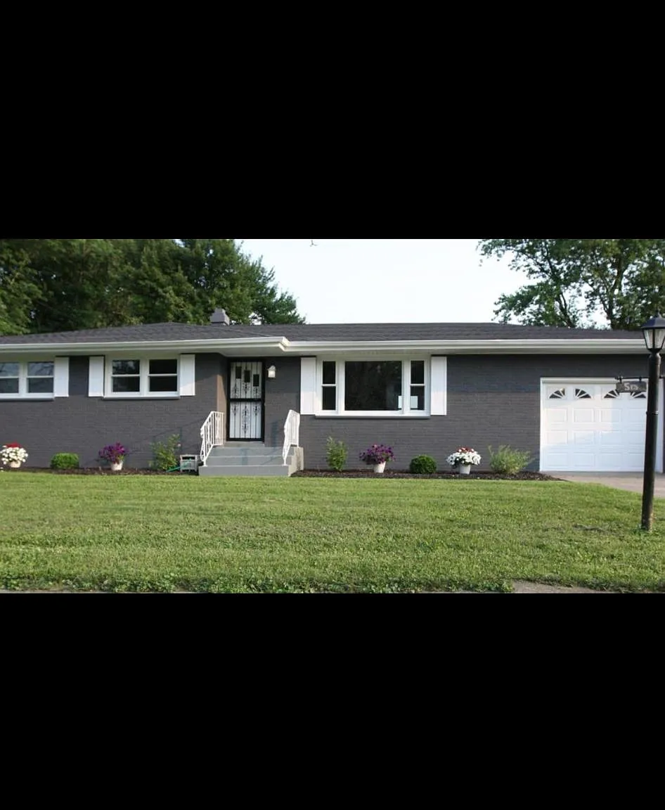 515 E 54th Pl — Photo 1