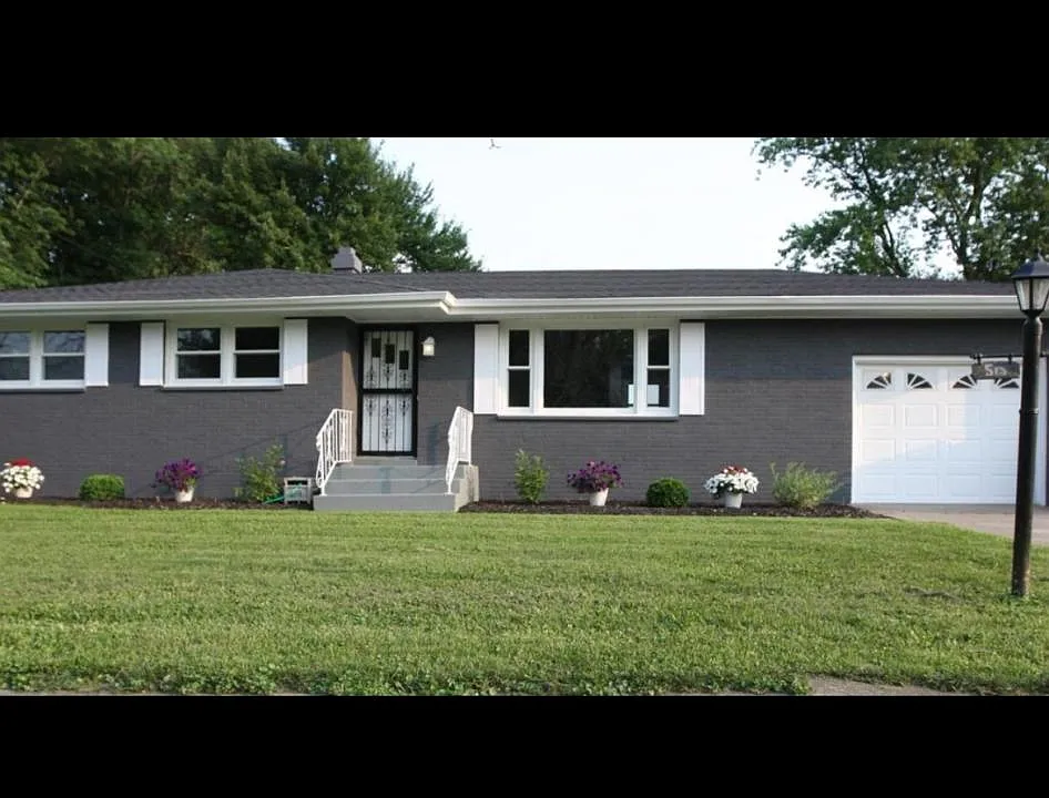 515 E 54th Pl