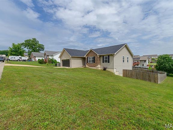 3rd image of 135 Lyle Curtis Cir