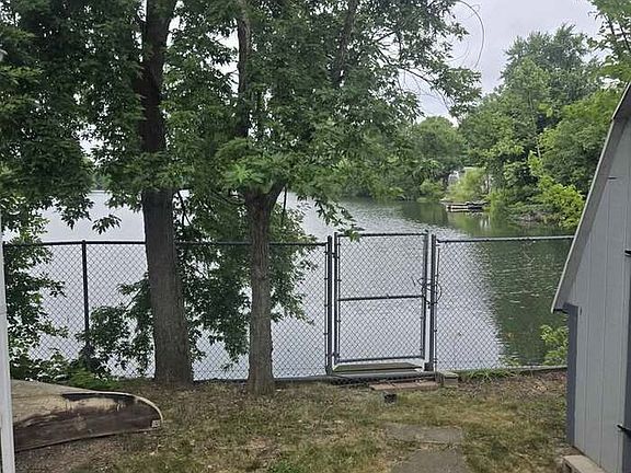 5th image of 74 Lake Dr