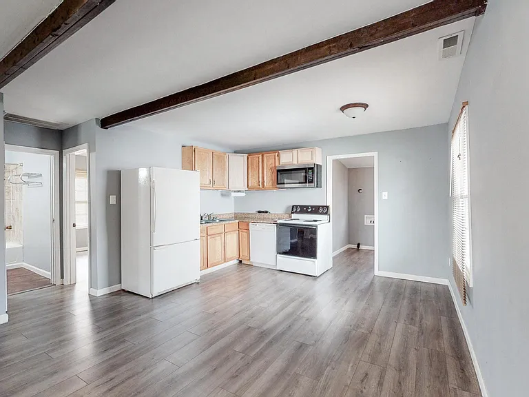 105 Woods Ave — Photo 7