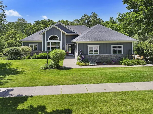 1109 Cooper Hawk DRIVE, Burlington, WI 53105