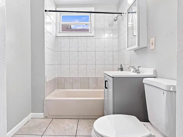 240 Halsted St — Photo 18
