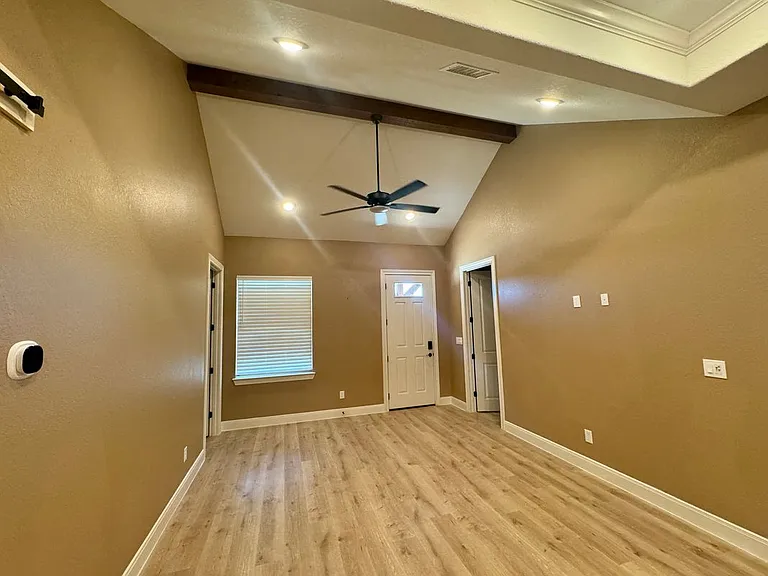 526 Cheyenne Trl — Photo 2