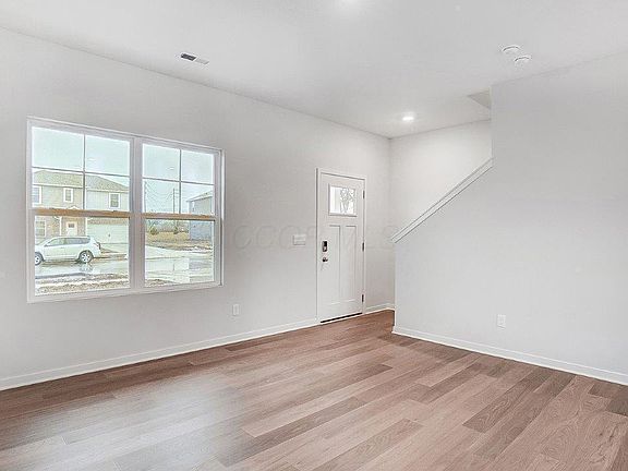 5th image of 815 Sunny Vale Dr