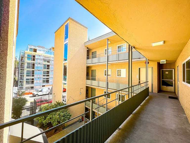 IRO Apartments — Photo 8