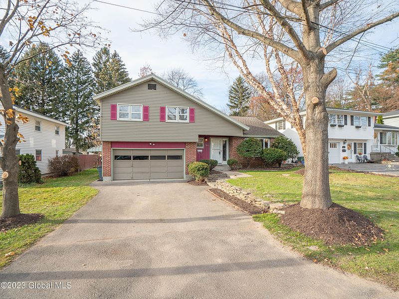 2nd image of 165 Corlaer Avenue