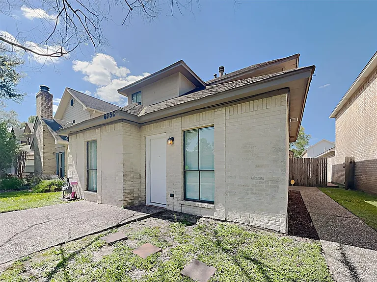 6737 Tournament Dr — Photo 1
