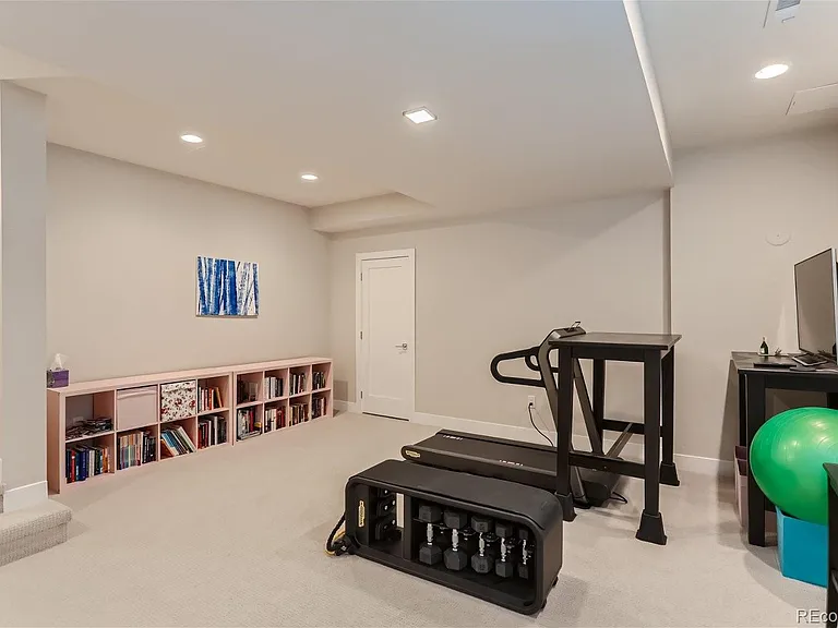 1634 S Grant St — Photo 13