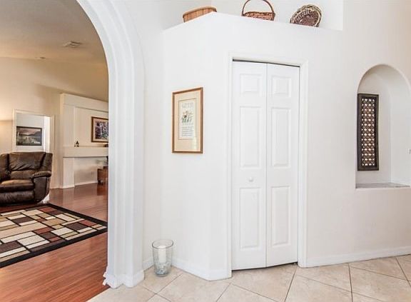 3rd image of 926 Cumberland Cir
