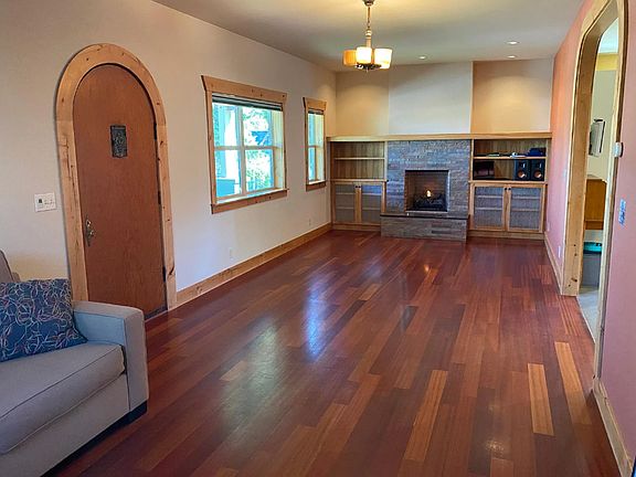 3rd image of 224 NW Jefferson Pl