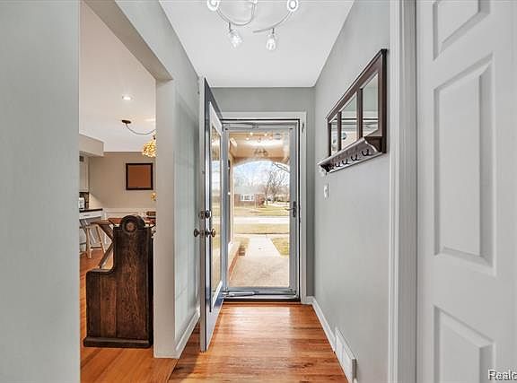 3rd image of 4104 Springer Ave