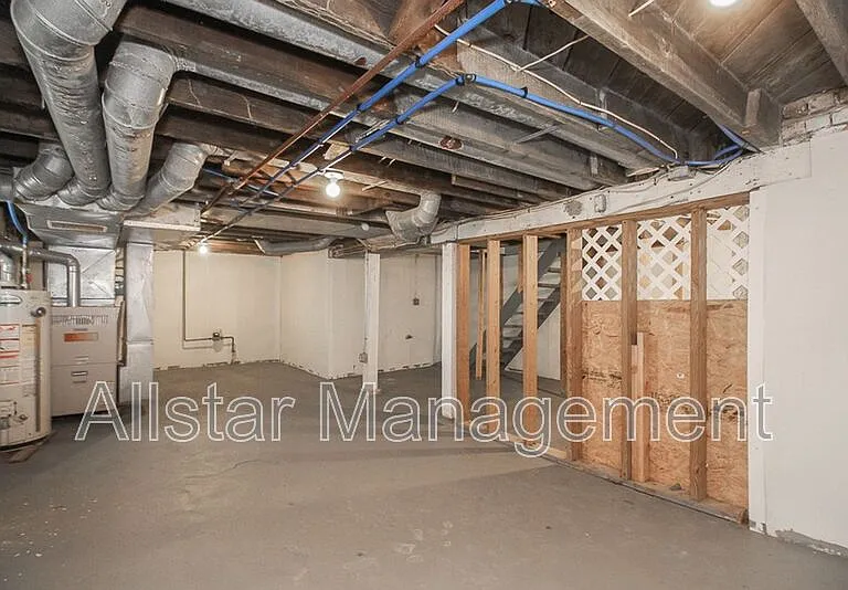 1562 Huguelet St — Photo 28