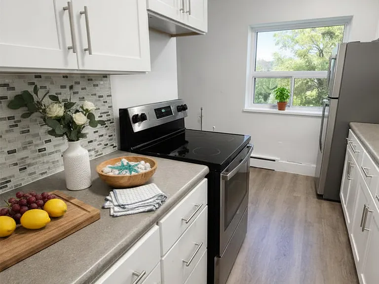 92 Robinson St #202 — Photo 8