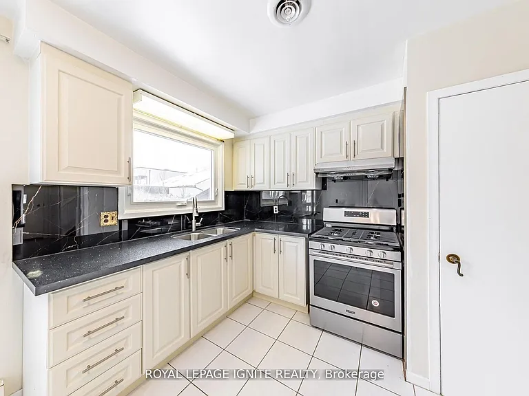 83 Deep Dene Dr #MAIN — Photo 24