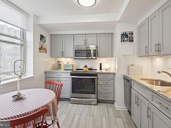 5th image of 900 N Taylor St #905-07
