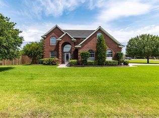 10323 Travis Ln, Mont Belvieu, TX 77523