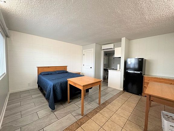 3rd image of 410 N 2 E #213
