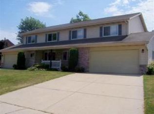 543 Quinlan Dr, Pewaukee, WI 53072