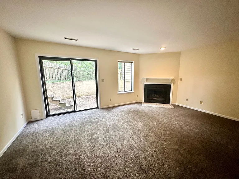1209 Chatham Rdg — Photo 2