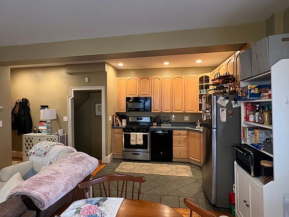 2nd image of 29 Jenkins St #1