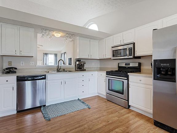 3rd image of 1050 Crossbrook Blvd