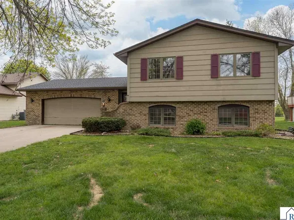 109 Cameo Ln, Mankato, MN 56001