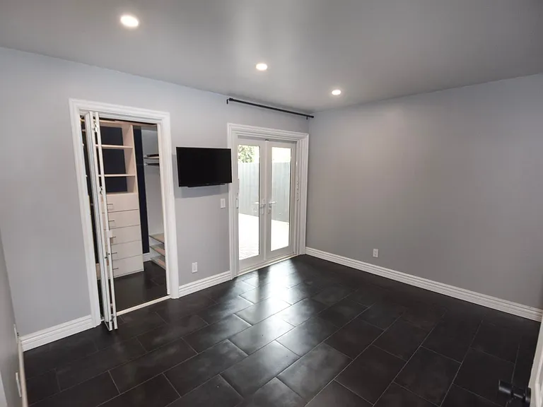 215 Elm Ave — Photo 16